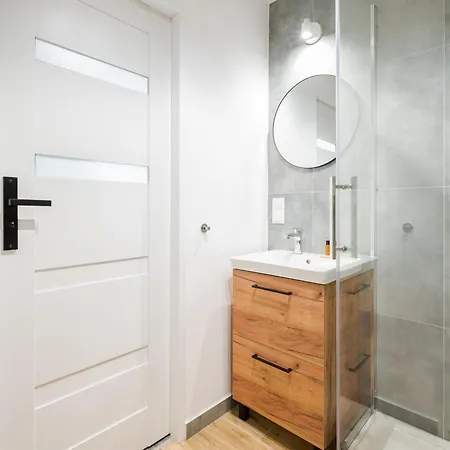 Elblaska Modern By Bookinghost Varsavia