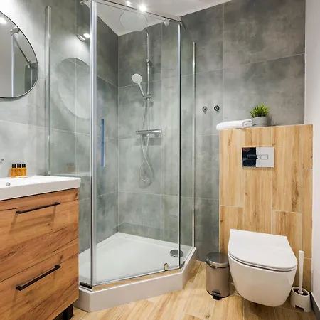 Elblaska Modern By Bookinghost * Warschau