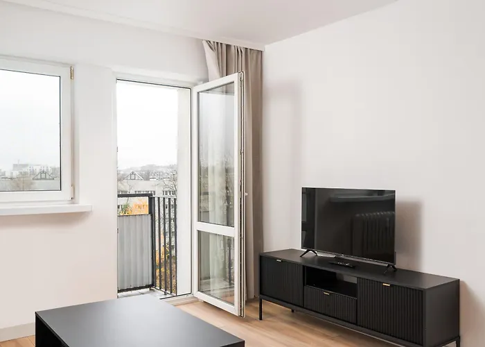 Elblaska Modern By Bookinghost *